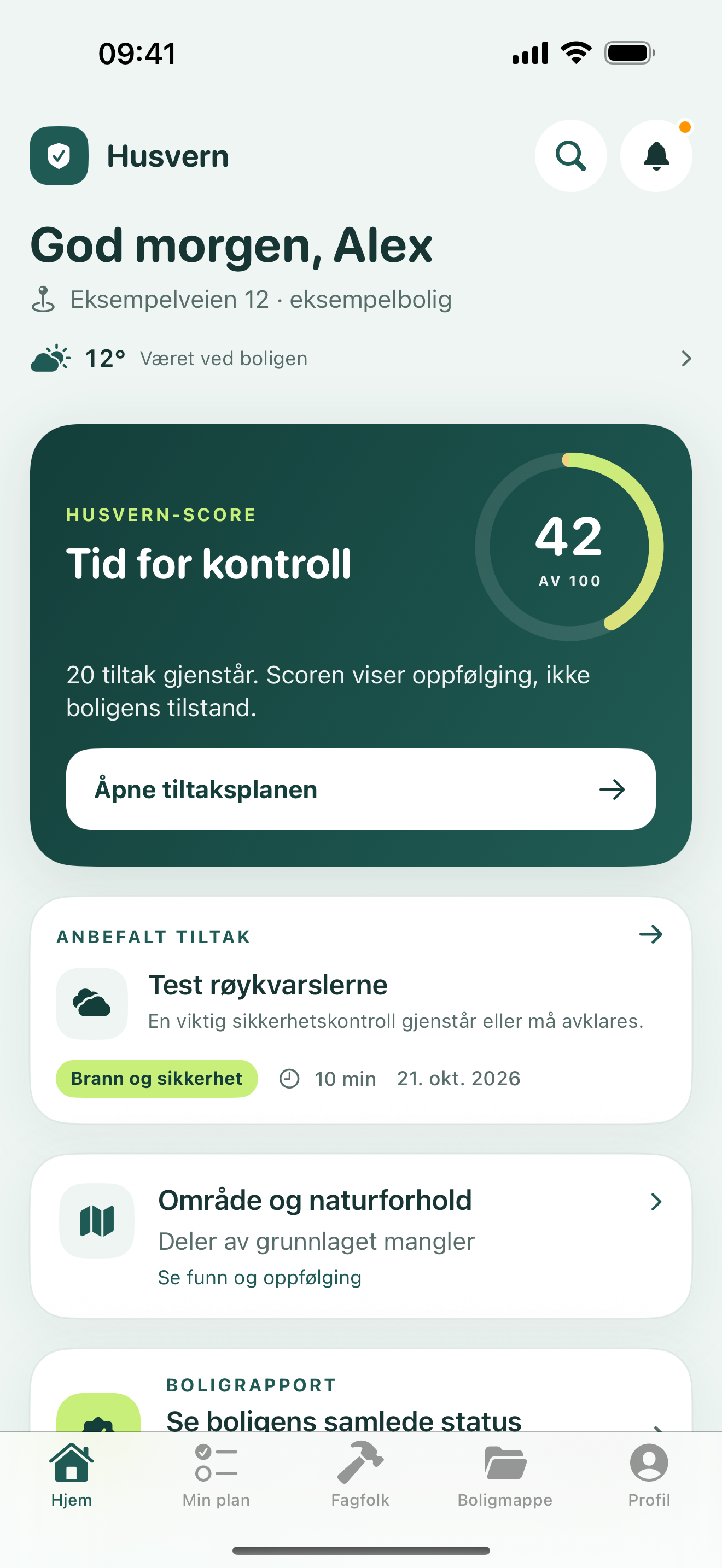 Hjemskjermen i Husvern, med prioritert tiltak, vedlikeholdsplan og kompakt værvisning. Fiktive eksempeldata.